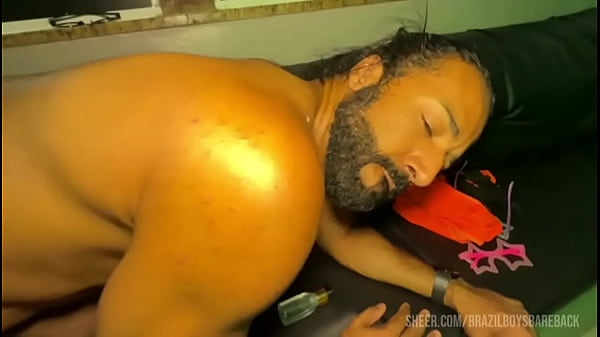 M&atilde_o no rabo do safado