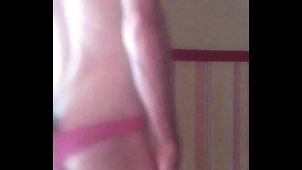 Play MP4 - J'aime sentir un gros concombre dans mon petit cul