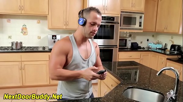 Muscly amateur spunked