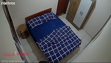 Servi&ccedil;o De Quarto Termina Sexo A Tr&ecirc;s, Sem Elas Saberem Que Tinha Uma Cam&ecirc;ra Escondida. thumbnail