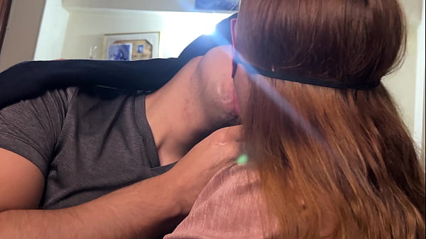 A ella le encantan los BESOS_sucios_y CALIENTES llenos de SALIVA y con mucha_LENGUA