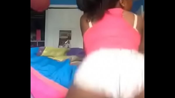Teen shakes ass 