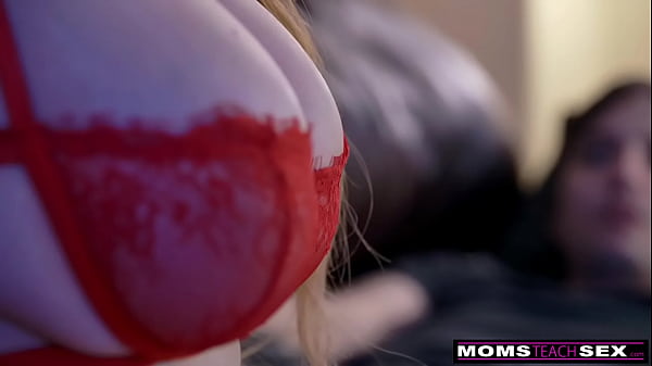 Play MP4 - MomsTeachSex - Step Mom "Your balls are gonna be dropping out of those PJ pants" S16&colon;E10