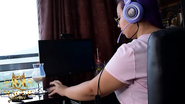 Fuckme while i PlayVideogames