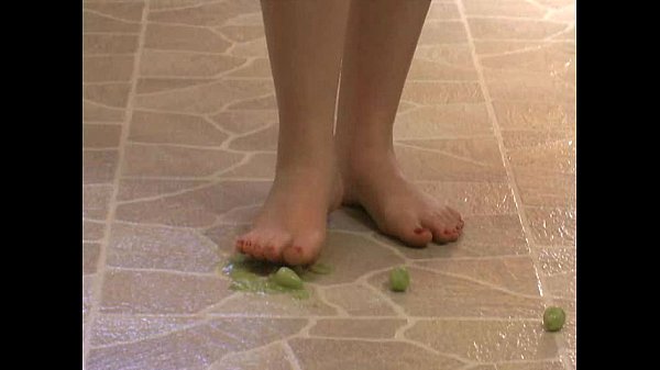 FootFetish_Sexy feet crushing a bunch of gs