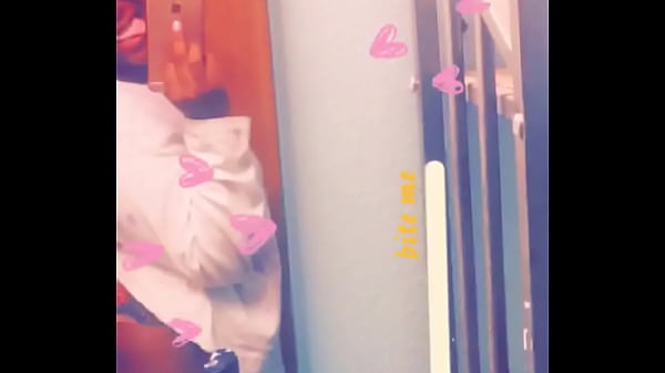 She tryna shake that lil mfka 