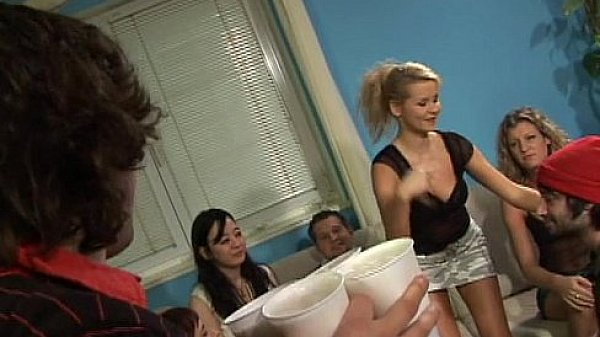 Nonton Fellas Bang Cute Sweethearts thumbnail