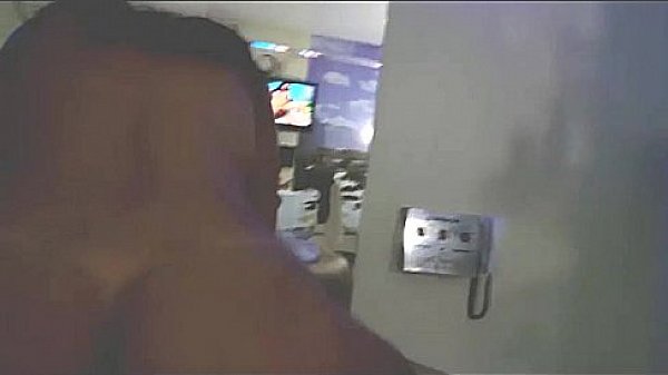 Morena gostosa cavalgando e gozando no pau 