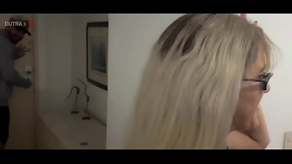 Uma troca de casal com meu primo, enganei a novinha s&oacute; para dar para o marido dela 