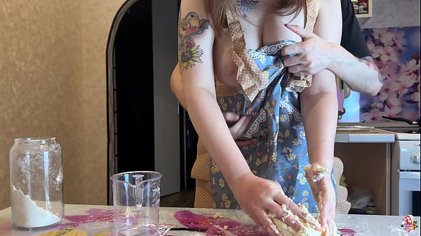 While Beauty Was Cooking, She Got Fucked Hard Till Cum On Her Cake (She really eats it) 