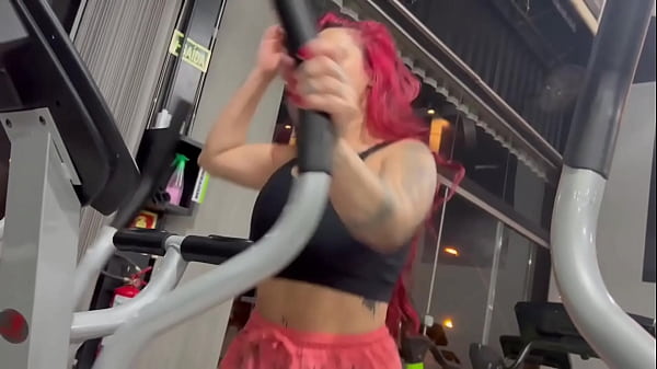 Nonton A Gostosa Suada Da Academia Se Masturba E &eacute; Pega No Banho Por Macho Tarado Completo thumbnail