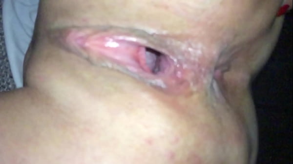 ehefrauzeigt ihr Inneres