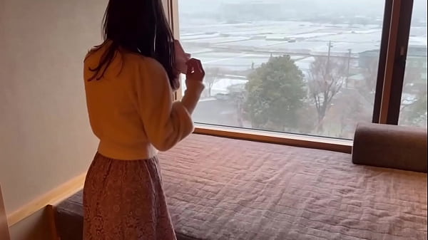 【個人撮影】温泉旅館 早朝の露天風呂でぎゅーしながらまったり 良い雰囲気の中で朝から濃厚なディープキスをする素人カップルの日常 amateur hentai 