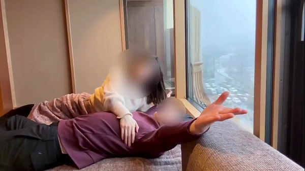 【個人撮影】温泉旅館 早朝の露天風呂でぎゅーしながらまったり 良い雰囲気の中で朝から濃厚なディープキスをする素人カップルの日常 amateur hentai 