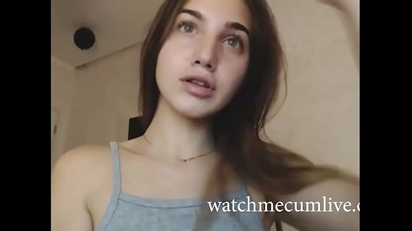 Play MP4 - Gorgeous teen beautiful eyes waits for you