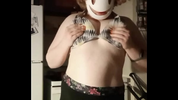 Boob play - COMMENT A SUGGESTION 