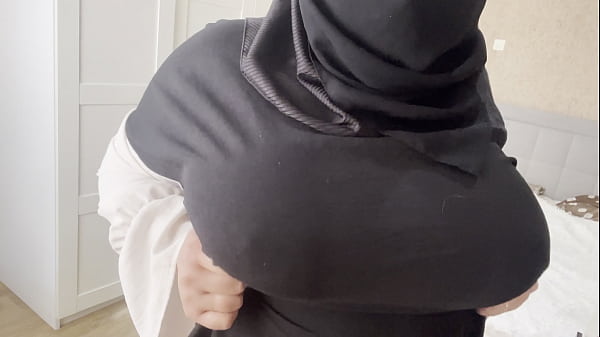 Play MP4 - Friend's Arab wife showed tits