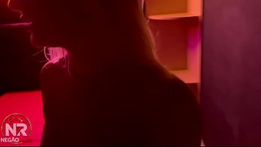 Levei Essa Novinha Pro Cabar&eacute; Meu Pau Grande Abriu A Buceta Apertada Dela Toda E Ela Gostou thumbnail