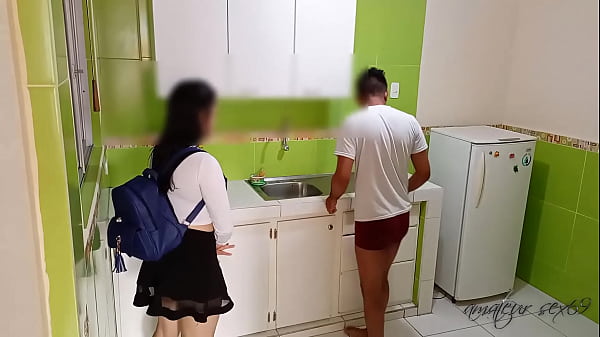 Play MP4 - llega a la casa&colon; mi vecina llega y me encuentra en ropa interior y no se aguanta por chupar mi polla&comma; la follo en su cuarto antes que llegue alguien&comma; casi nos pillan