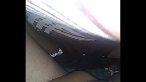 Me meto los dedos h&uacute;medos super rico y me meneo para sentir m&aacute;s rico 