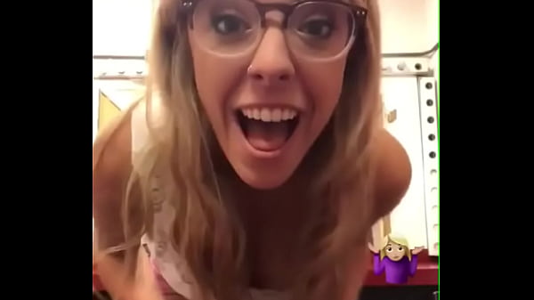 Play MP4 - Nati Jota bailando sexy