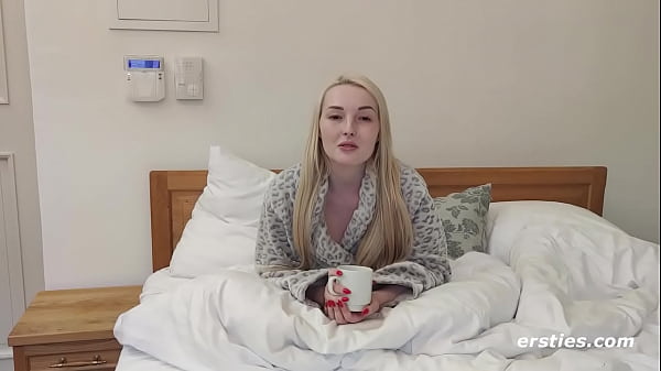 Blonde Babe Andy_Masturbates forErsties