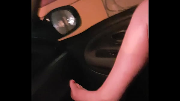 Play MP4 - Chica caliente se masturba en el auto saliendo de una fiesta Quito