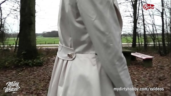 Play MP4 - - Amateur blonde outdoor sex in a car