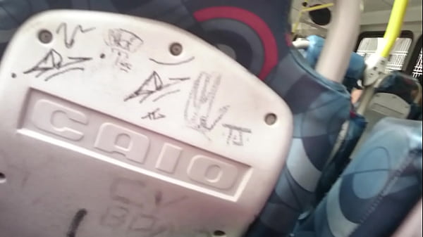 Eu Ganhando Uma Punheta No &ocirc;nibus thumbnail