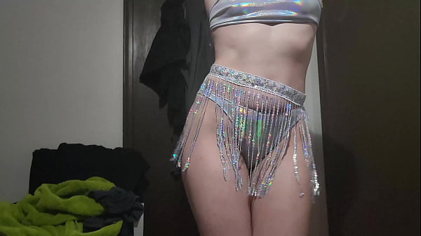 Amateur Teen Gives Sexy Dance thumbnail