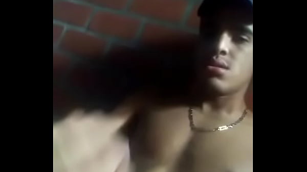 Play MP4 - Venezolano se la corre