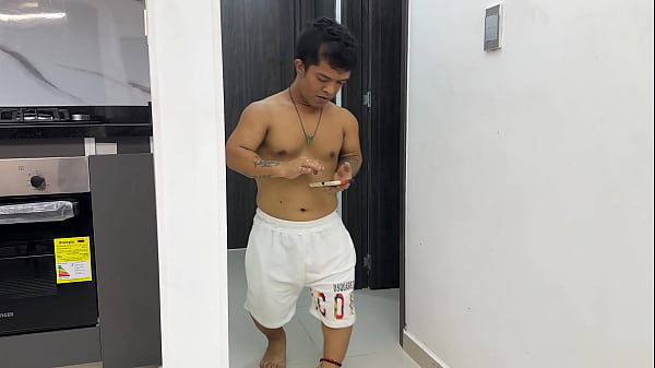 Nonton Mi Travieso Enano Hermanastro Me Esposa Las Manos Y Los Pies Con El Fin De Follarme, Me Pongo Cachona Y Le Termino Cumpliendo Su Capricho thumbnail