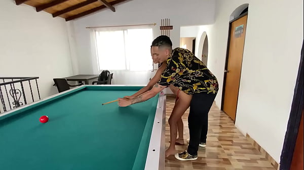 Play MP4 - ENSE&Ntilde;ANDO A MI AMIGA LATINA A JUGAR AL BILLAR - Kristal Bridge&sol; Dani Clark