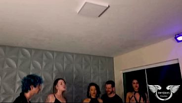 Nonton Humilha&ccedil;&atilde;o Em Grupo - As Mulheres Foderam O Cu Dele thumbnail