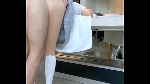 Colegiala puta se salta las clases para coger se escapa del colegio con el mejor amigo de su novio la penetran con las piernas abiertas y la ponen bien empinada 