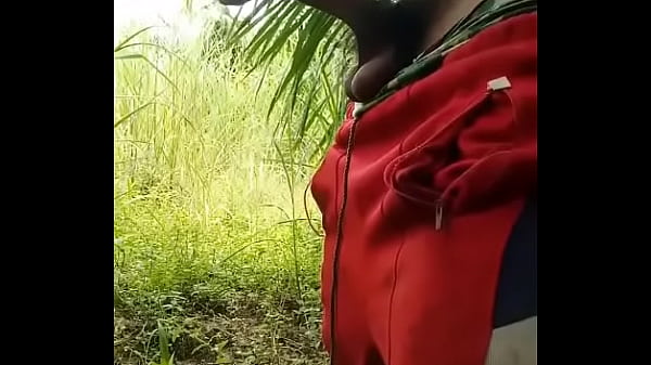 chico sexy y caliente jugando con su verga 