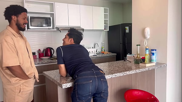 Play MP4 - Bartender follando con cliente hetero curioso &lpar;censored&rpar;