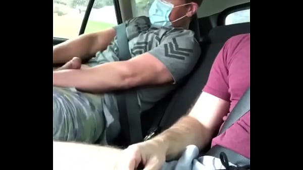 Play MP4 - Putaria no banco de tr&aacute;s do Uber com o passageiro que compartilhou a viagem com dotado