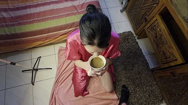 Slut swallows cum with her morning coffee cream cumshot 