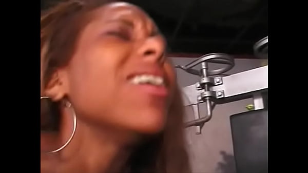 Hotblack chick takes boyfriend s cock and_facial during workout