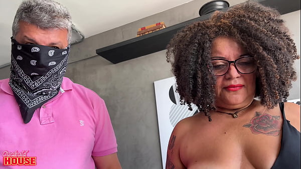 Marido Corno Realiza Fantasia De Ver 2 Machos Fazendo Dupla Penetra&ccedil;&atilde;o Na Esposa thumbnail