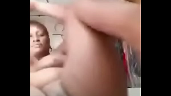 Femmes noire avec un gross cut