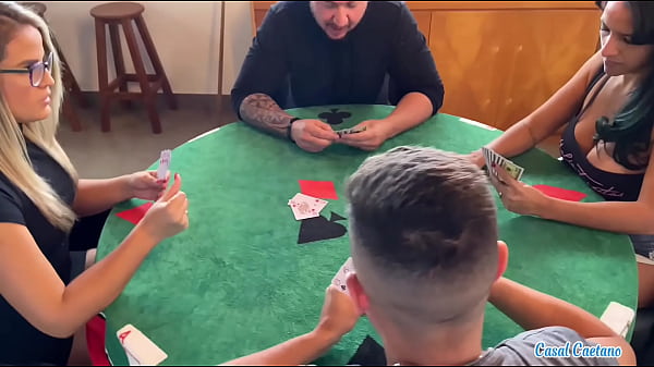 Play MP4 - A ideia era jogar carta mas acabamos fodendo e fazendo uma troca de casal