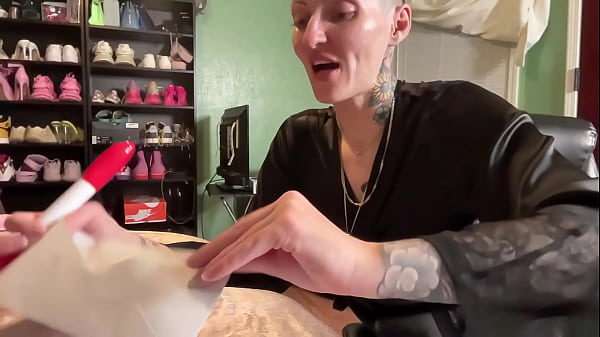 Super_Freaky Girl by Nicki Minaj Twerking Elle edition