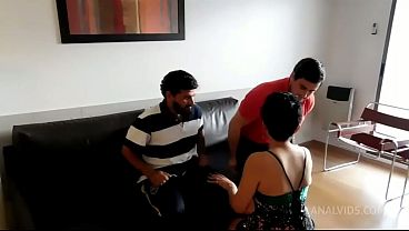 La Madrastra De Mi Amigo Se Coje Todo Lo Que Encuentra Mientras No Esta El Marido 2-2 thumbnail