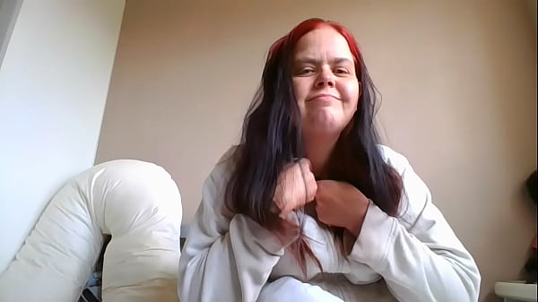 Play MP4 - just playing with my tits