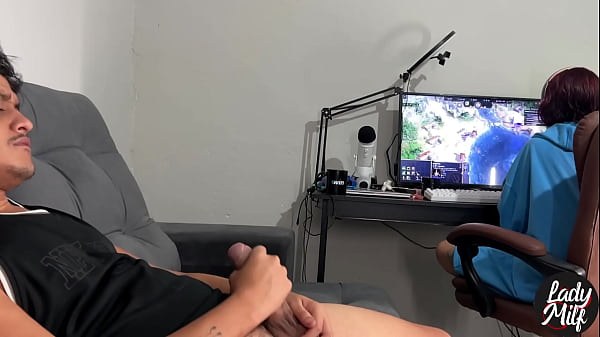 Play MP4 - I caught him jerking off while I was playing&comma; what do you think I did&quest;