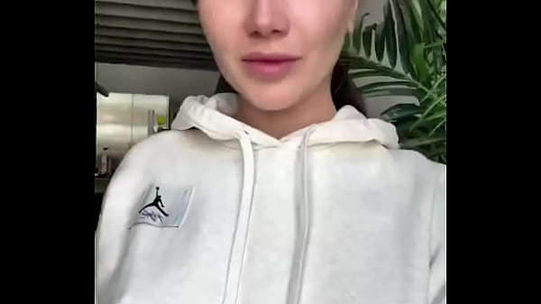 Nonton Naked &ldquo;hi&rdquo; To Neighbours Rt If You Wish To See Me Nude From Your Window thumbnail