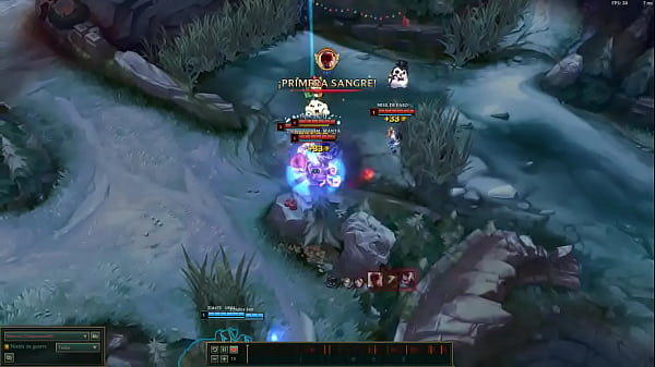 Un gay es penetrado fuertemente mientras se rie por un robot, un negro enano, una rubia y un ciego.