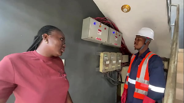 The electric maintenance person fucked silver anal&rsquo;s pussy while coming for household maintenance 